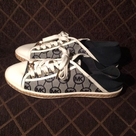 Michael Kors - Picture 1 of 3